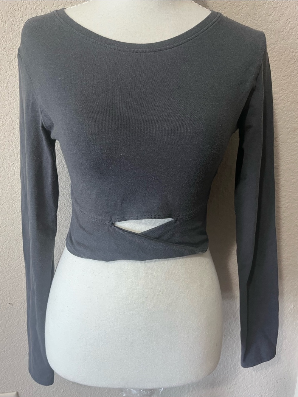 Victorias Secret On Sport Women’s Long Sleeve Sheer Crop Top - Charcoal
